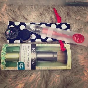 ❤️NWT Makeup Brushes/cleaner bundle❤️
